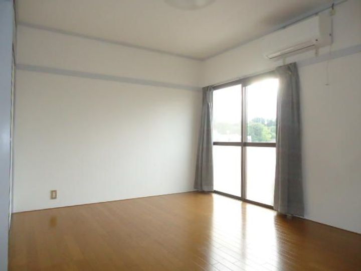 神奈川県横浜市旭区鶴ケ峰本町1(マンション)の賃貸物件の居間