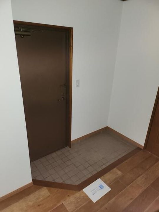 宇井ビルの玄関