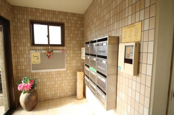 ユーミーマンションオリーブ通りB館の玄関