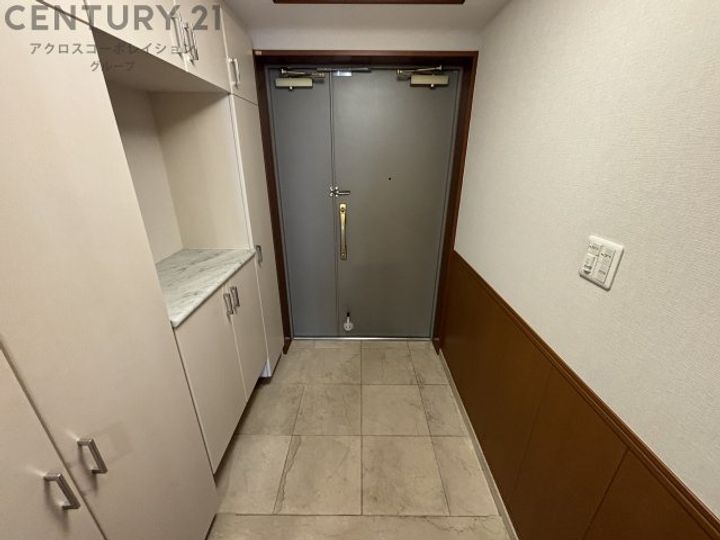名次町ロジュマンの玄関