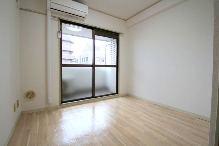 第2奥田ビルの居間