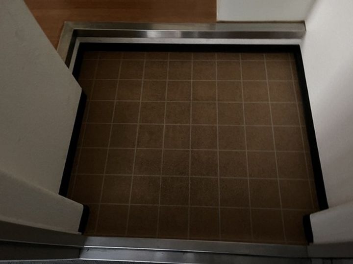 サーパス大供の玄関