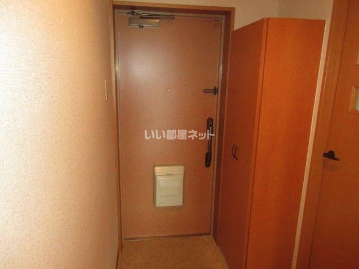 IBS国分マンションの玄関