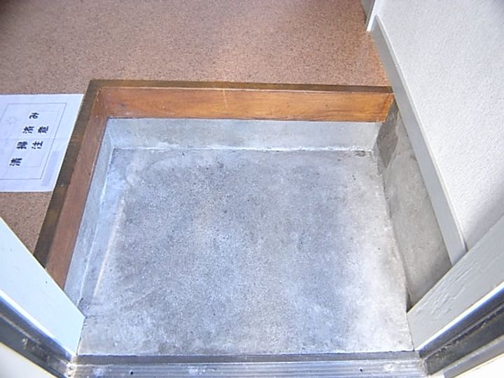 サニー子安の玄関