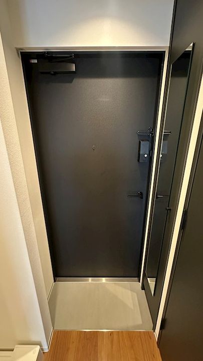 東京都新宿区左門町(マンション)の賃貸物件の玄関