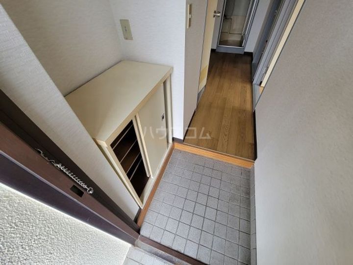 メゾン福栄の玄関