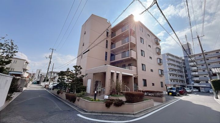 ルミエール厚生町の外観