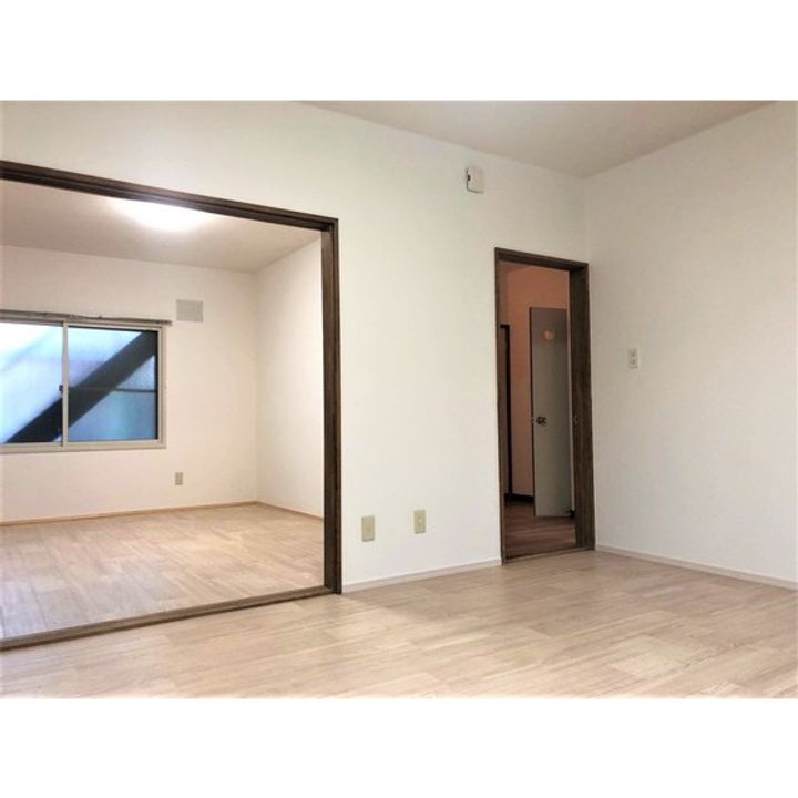 サニークレスト近井IIの居間