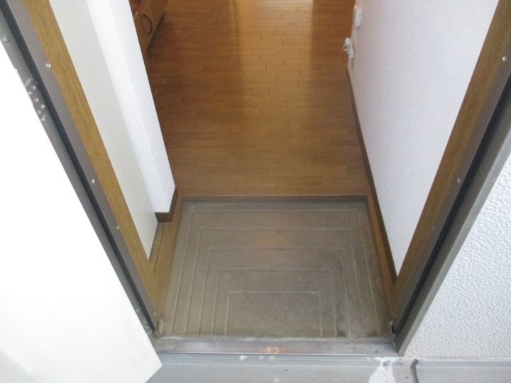 レジデンスカムリの玄関