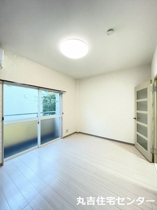 アパートメント1991の居間