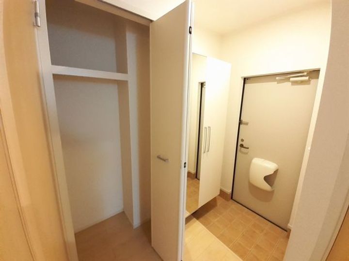 ラフレシール花見Iの玄関