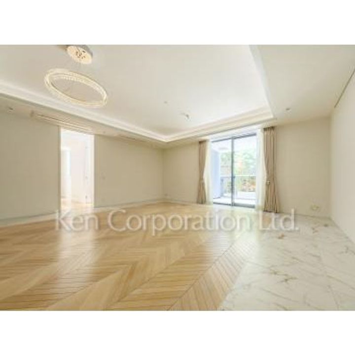 パークマンション鳥居坂の居間