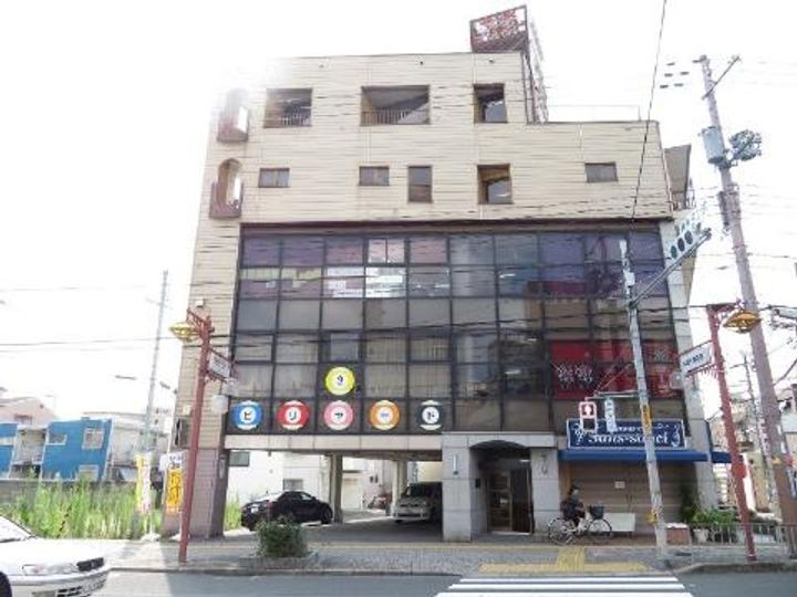 中央ビルの外観
