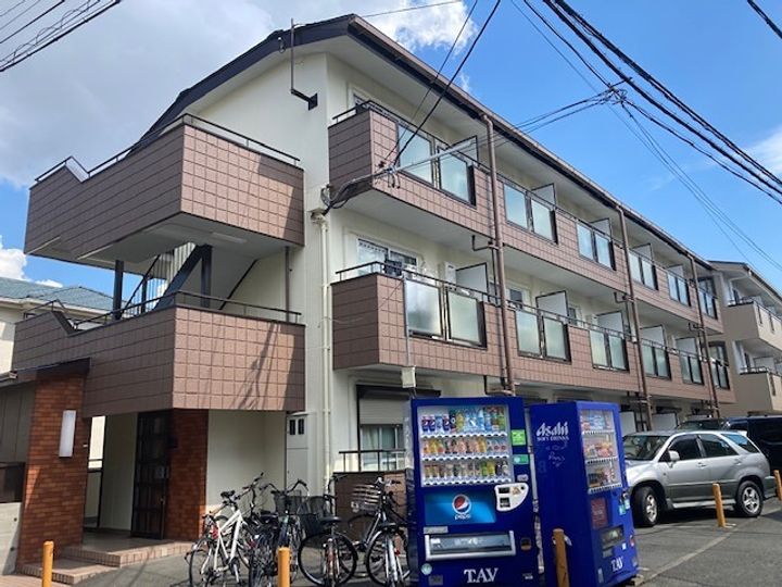 ドミール泉の外観