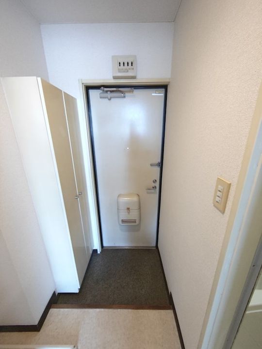 サンシャイン高丸の玄関