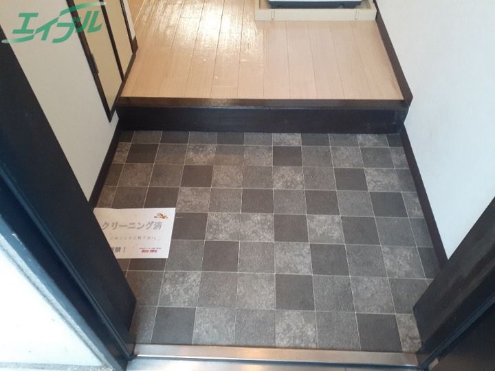 エリートハイツ伊賀の玄関