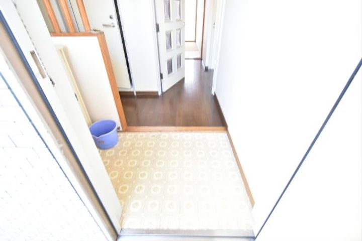 東京都調布市菊野台1(マンション)の賃貸物件の玄関