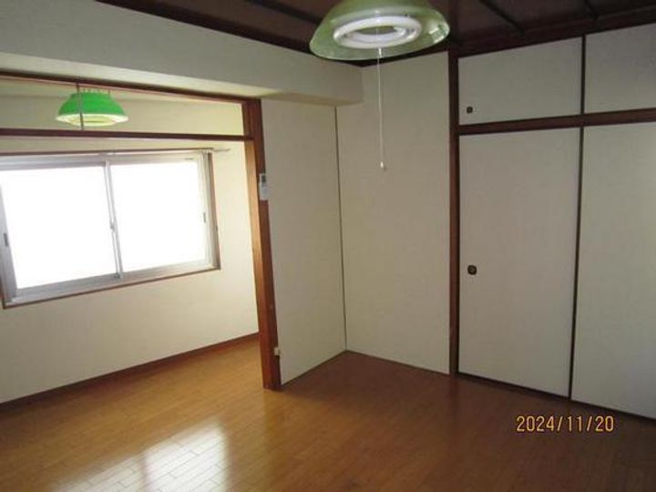加藤ビルの居間
