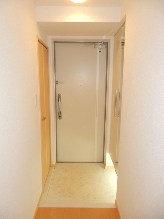 リバーサイドガーデンの玄関