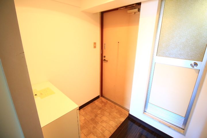 ハイツ21の玄関