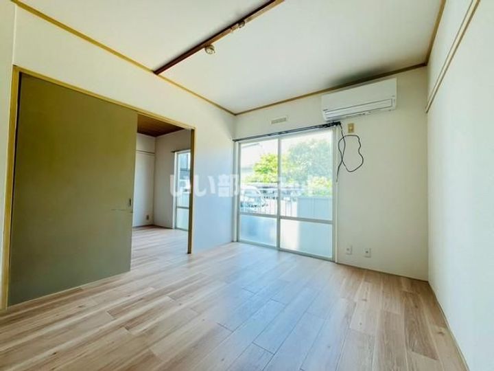 ファミールコートの居間