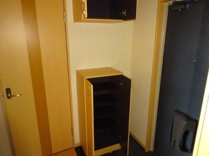 ルーエンビレッジ C棟の玄関