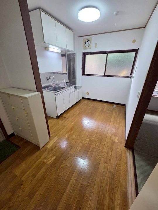 墨土地コーポの居間