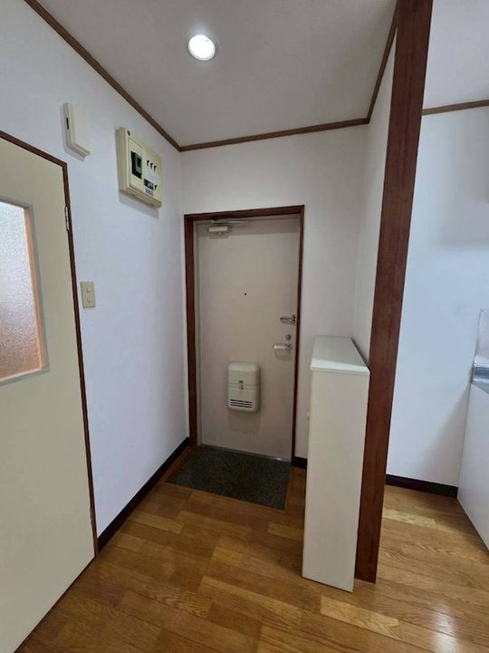 墨土地コーポの玄関