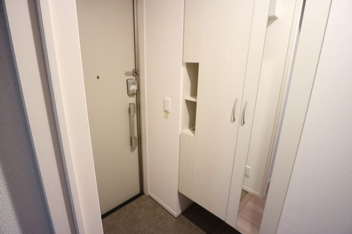 LAUREUS KUGA(ローレウス陸)の玄関