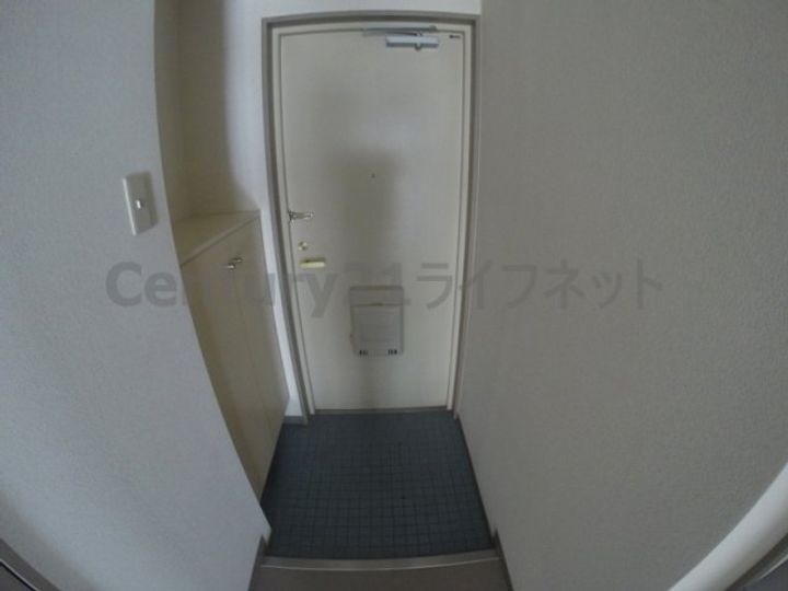 キャピタルライフの玄関
