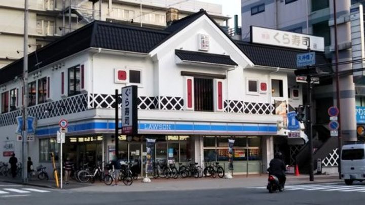 キャピタルライフの周辺