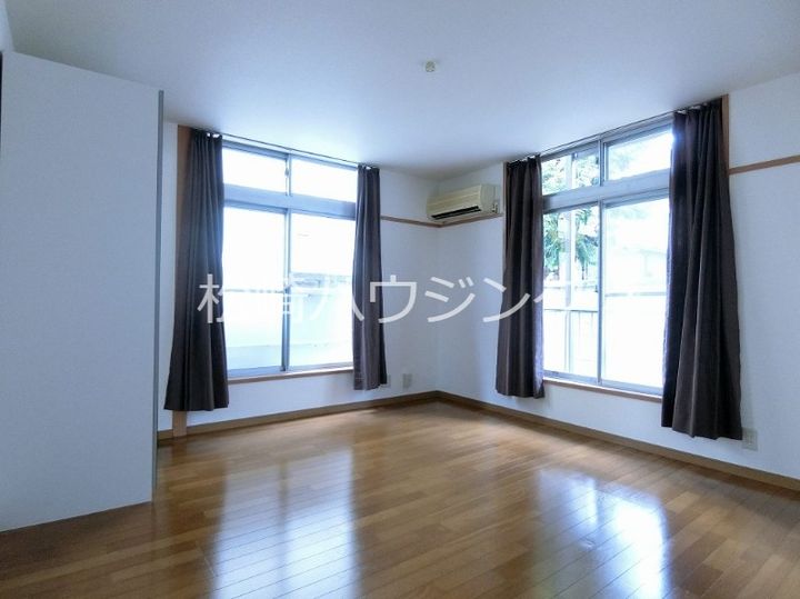 フラットエイトの居間