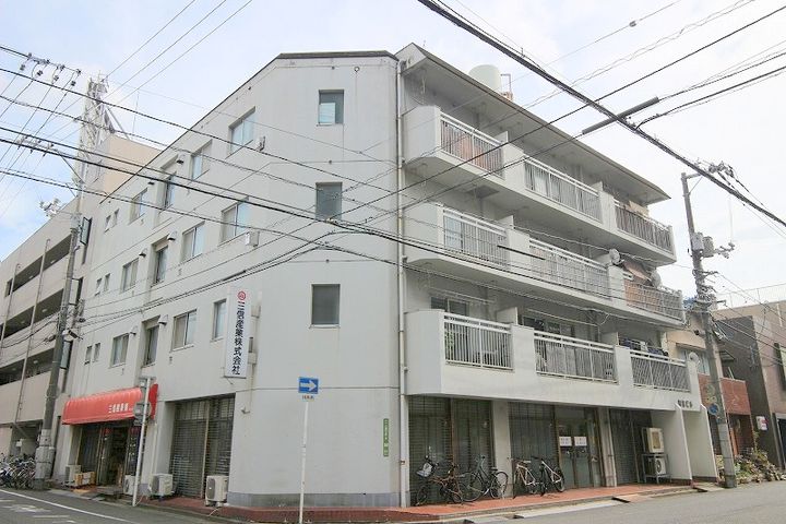 松屋ビルの外観