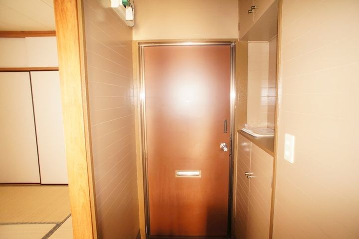 藤永ビルの玄関