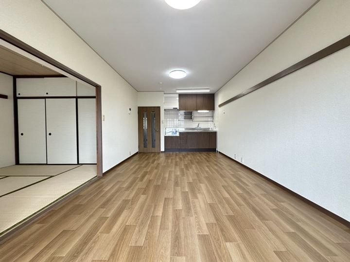 神奈川県川崎市麻生区千代ケ丘5(マンション)の賃貸物件の居間