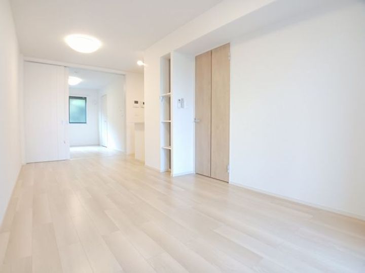 群馬県邑楽郡大泉町大字寄木戸(アパート)の賃貸物件の居間