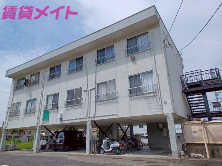フィオーレ一身田の外観