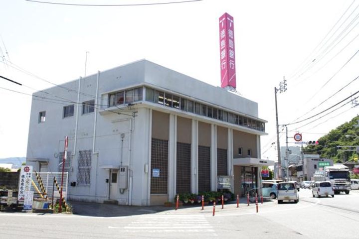 カーサ アルベロディピノAの周辺