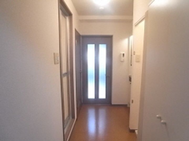 シャトラン弓木参番館の玄関