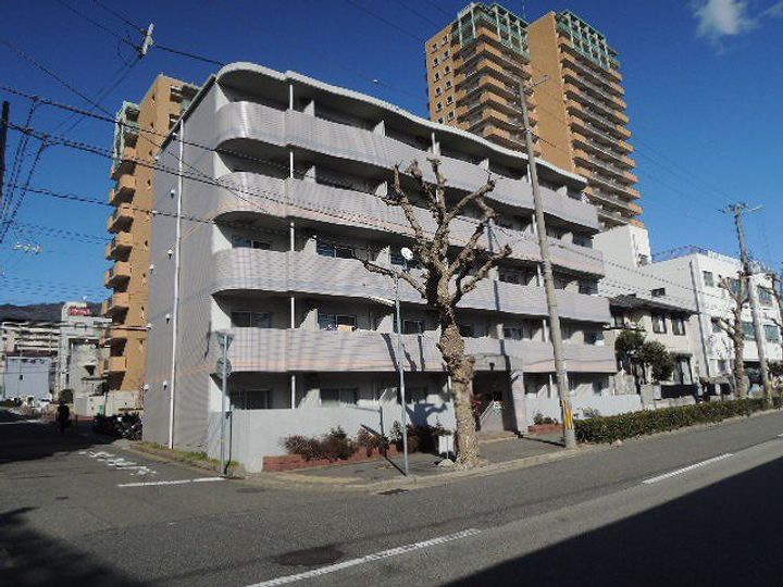 シャトラン弓木参番館の外観