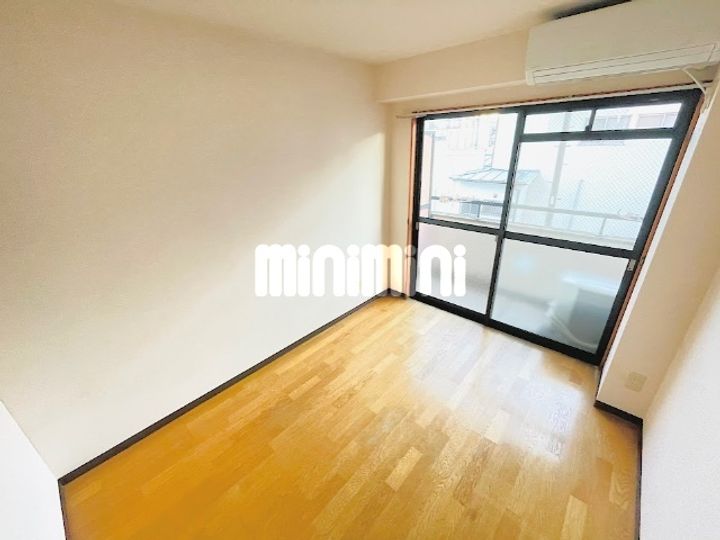 コンフォール煉瓦館の居間