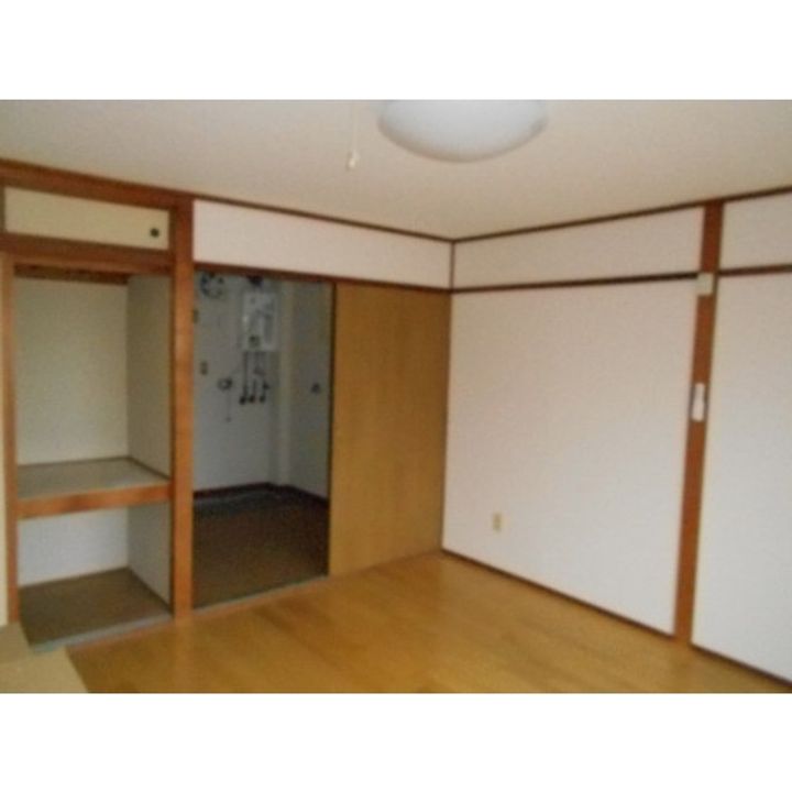 富山県富山市新庄町(アパート)の賃貸物件の居間