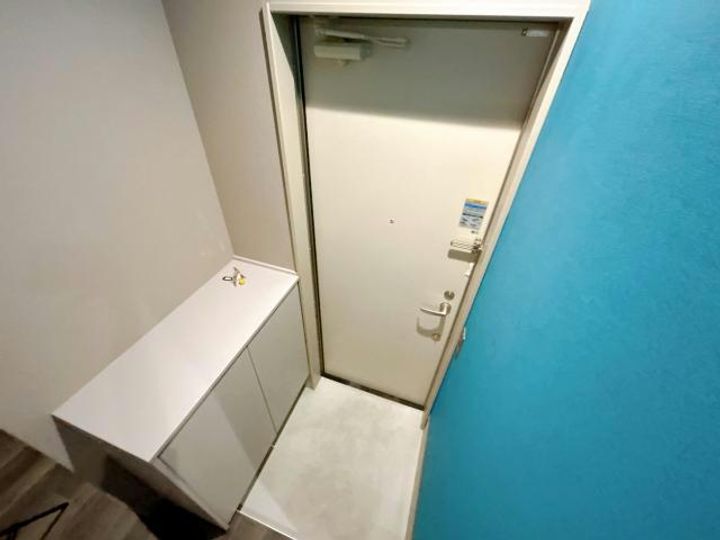 カラーズの玄関