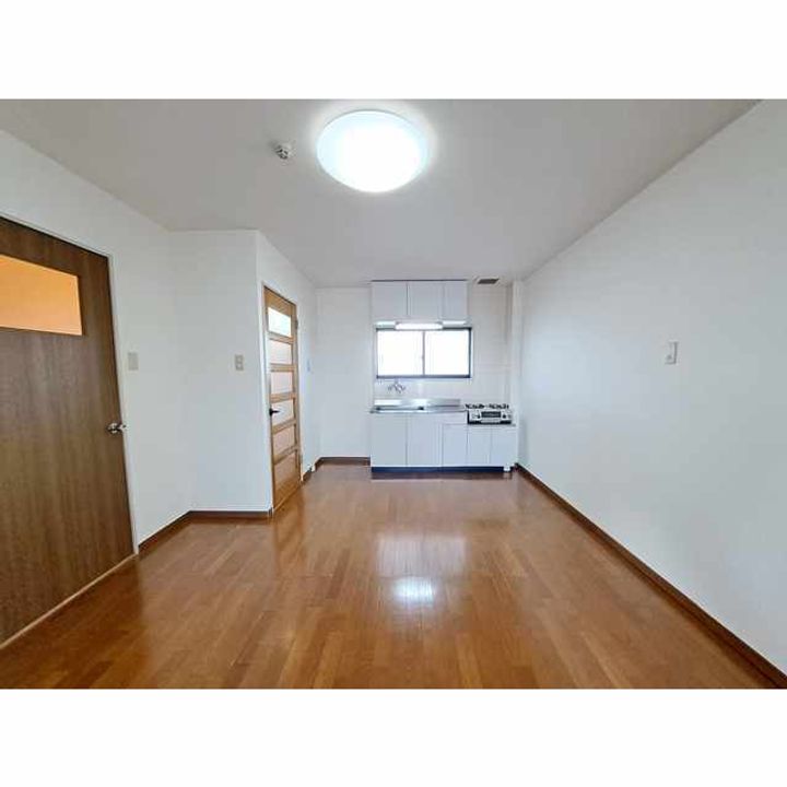 ヴェルジェ西条の居間