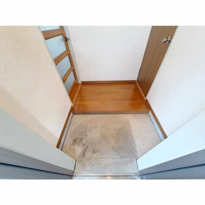 ヴェルジェ西条の玄関