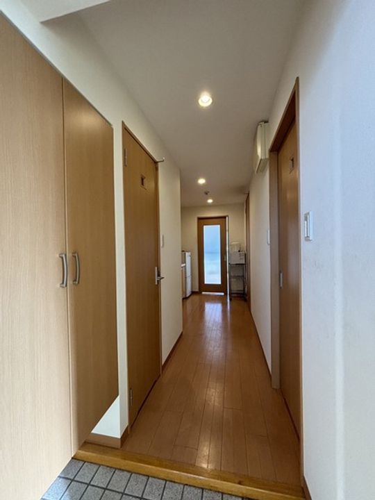 TEBURA・INN船越(第6山村ビル)の玄関