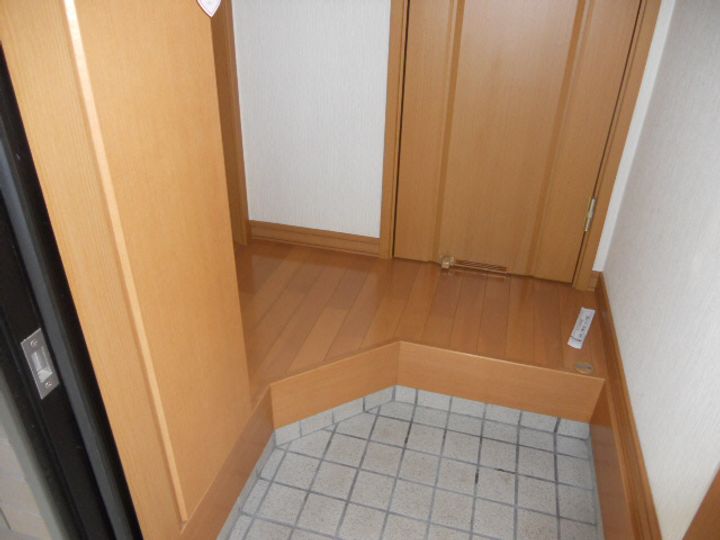 ロイヤルエステートの玄関