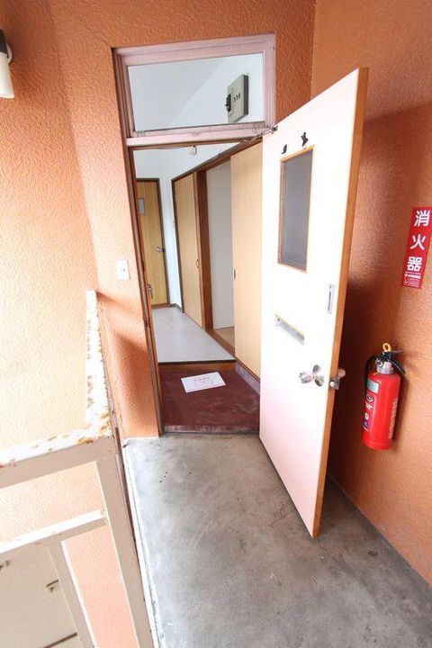 コーポつくしの玄関