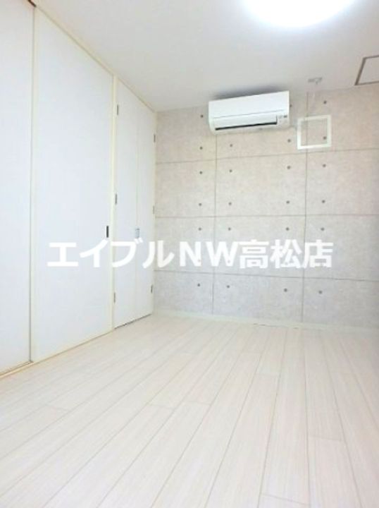 リッチモンド栗林公園の居間