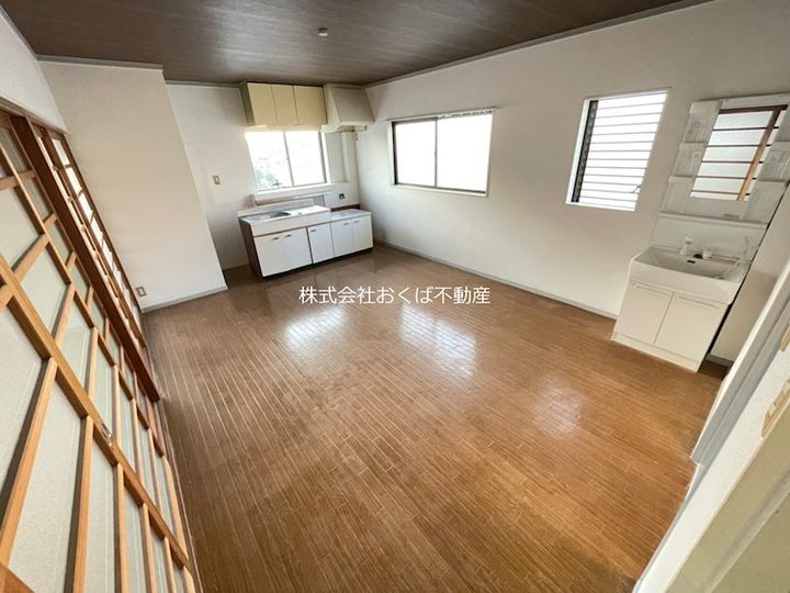 Supremeマンションの居間